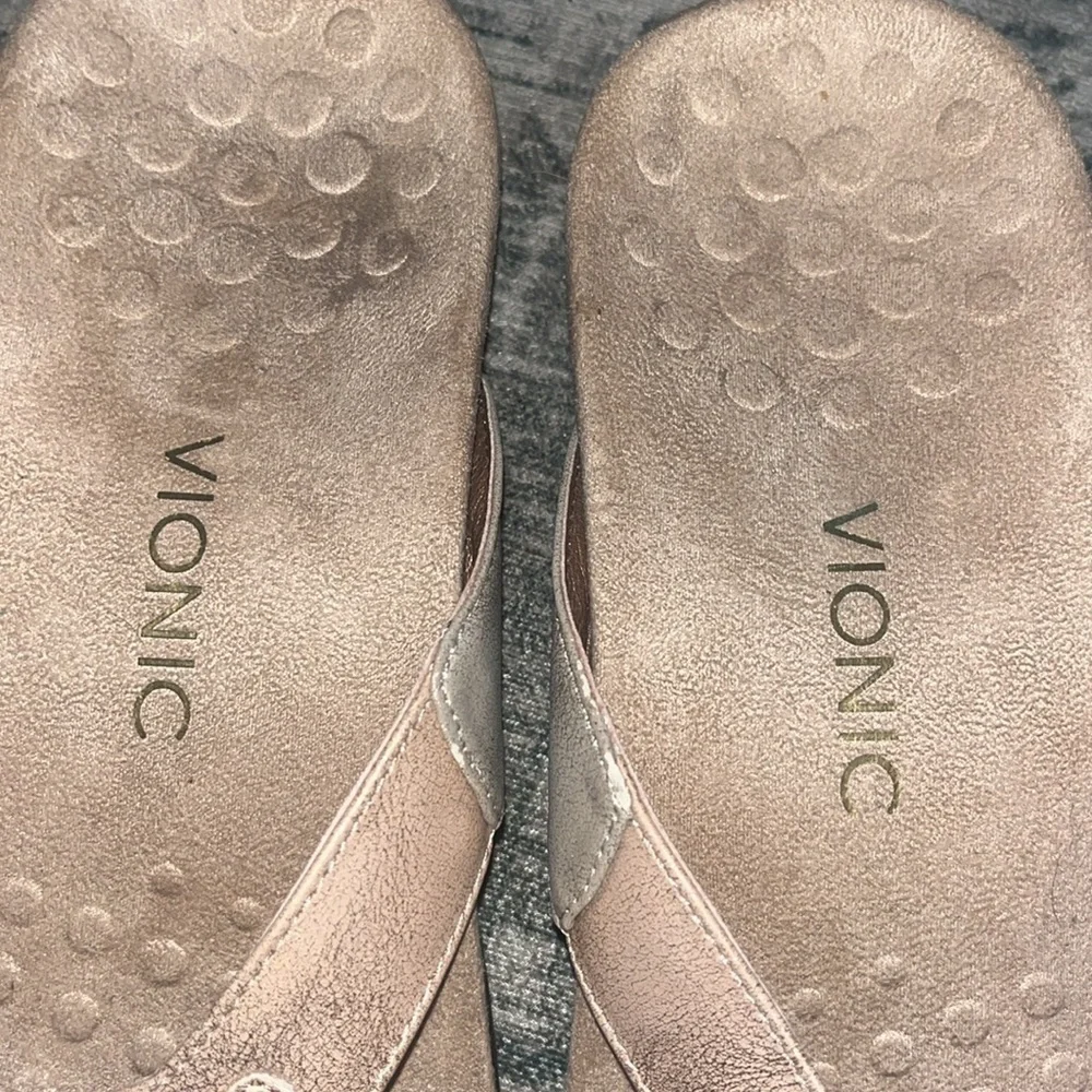 Vionic women’s Elena pink gold sandals size 10